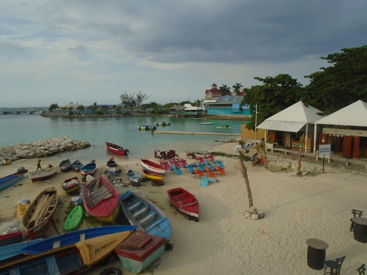 Columbus Heights Condominiums Ocho Rios 0*,  Jamaica